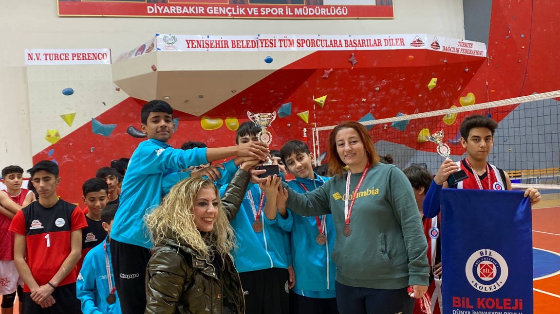 Okulumuz Diyarbakır Okullar Arası Voleybol Turnuvasında 3. Olmuştur